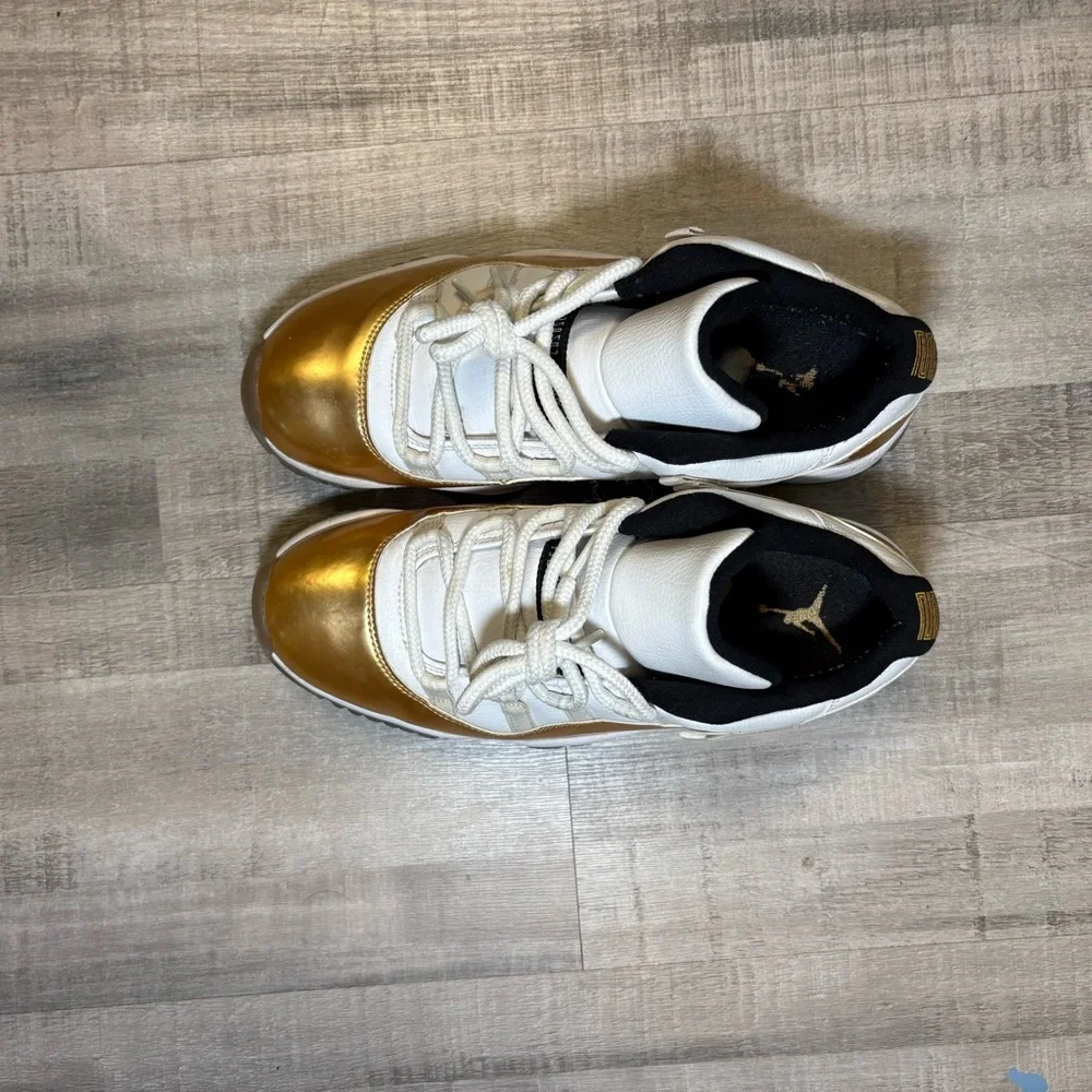 Jordan 11’s Retro Men’s Size 8.5 Gold & White - Picture 3 of 10